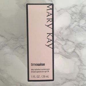 ✨ TimeWise Day Solution Sunscreen by MK ✨